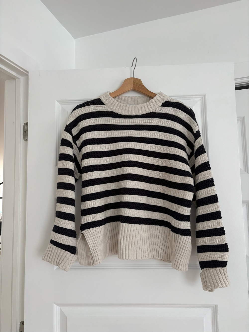 H&M Navy Blue and Cream Striped Ribbed Crewneck Sweater
